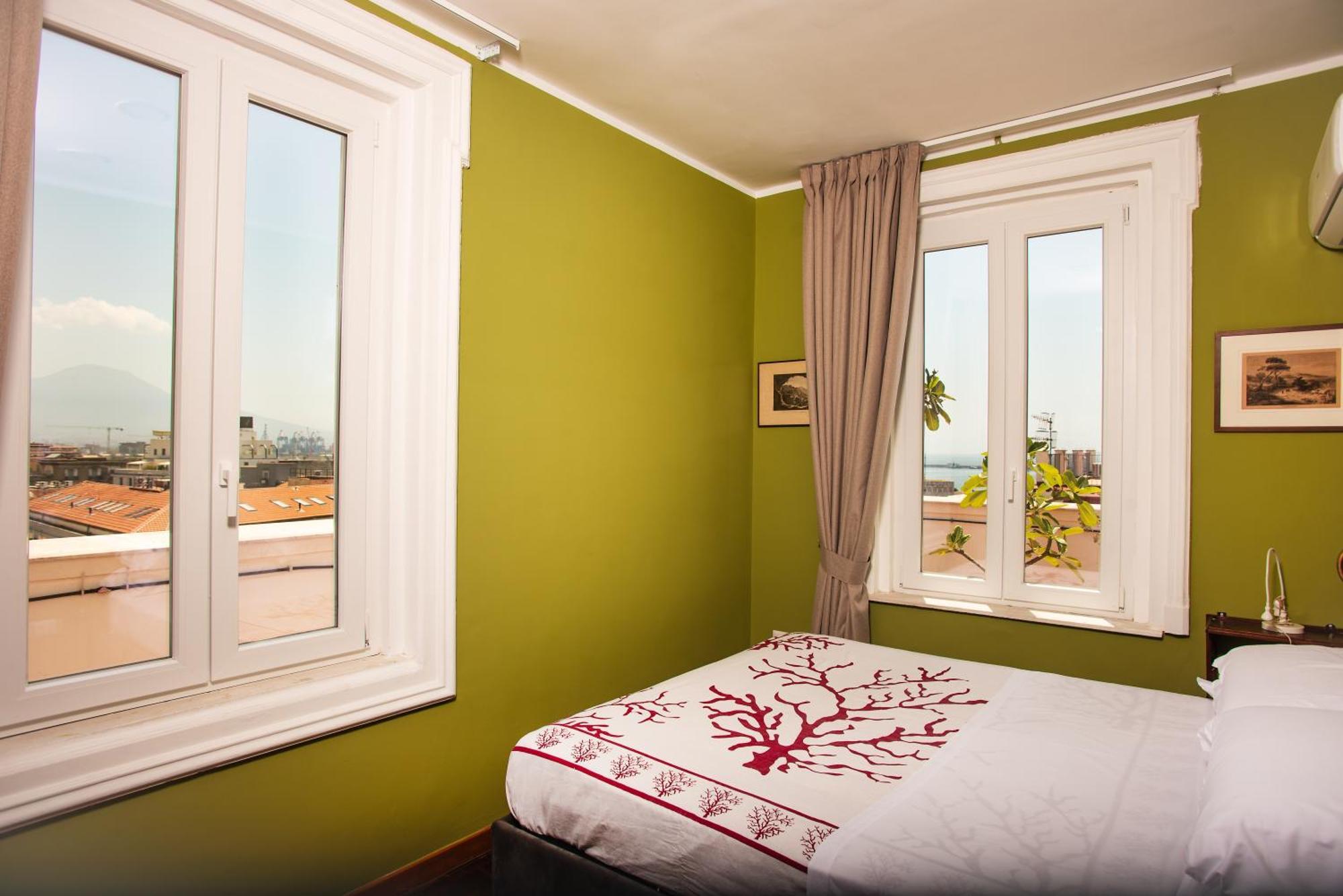 Penthouse Terrazza Vesuvio * Naples